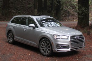 2017-audi-q7-front-angle-parked-1500x1000