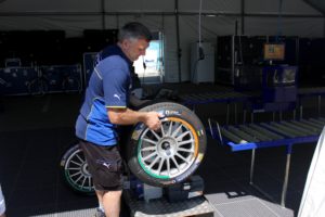 Formula E tire mounting