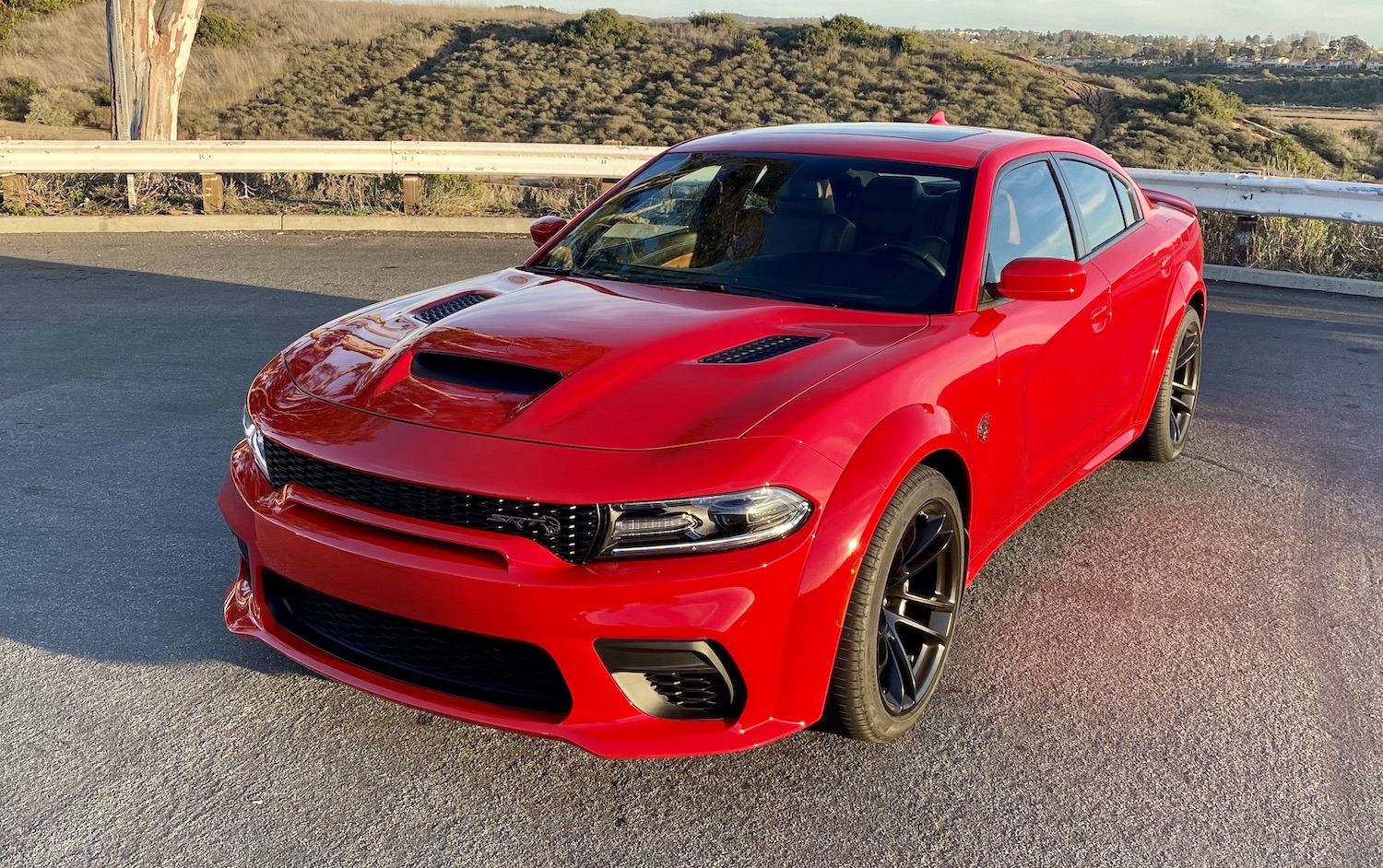 Додж челленджер 2015 красный. Dodge challenger srt8 red. Dodge challenger srt hellcat. Dodge challenger hellcat 2020. Додж челленджер хеллкэт красный.